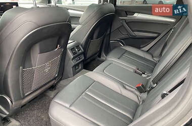 Позашляховик / Кросовер Audi Q5 2020 в 