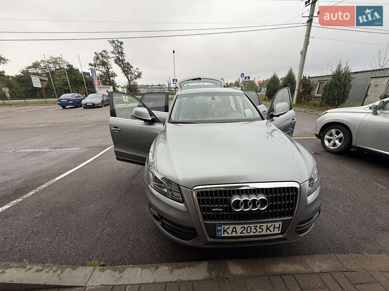 Внедорожник / Кроссовер Audi Q5 2010 в Киеве