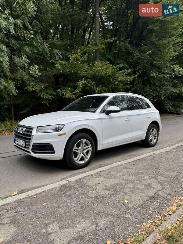 Позашляховик / Кросовер Audi Q5 2017 в 