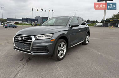 Внедорожник / Кроссовер Audi Q5 2017 в 