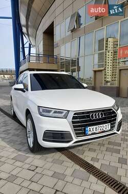 Внедорожник / Кроссовер Audi Q5 2017 в 