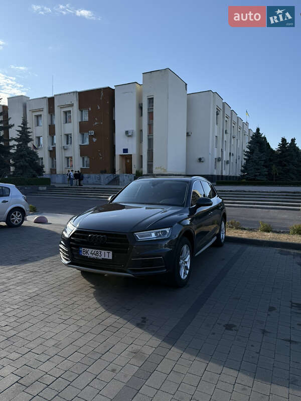 Позашляховик / Кросовер Audi Q5 2019 в 