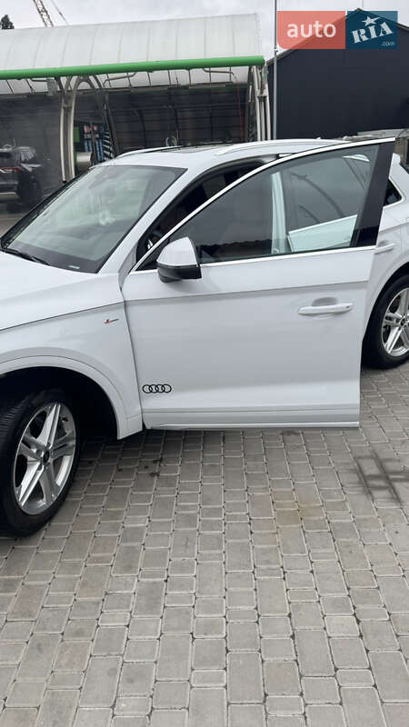 Позашляховик / Кросовер Audi Q5 2022 в Києві