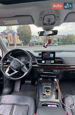 Внедорожник / Кроссовер Audi Q5 2017 в 