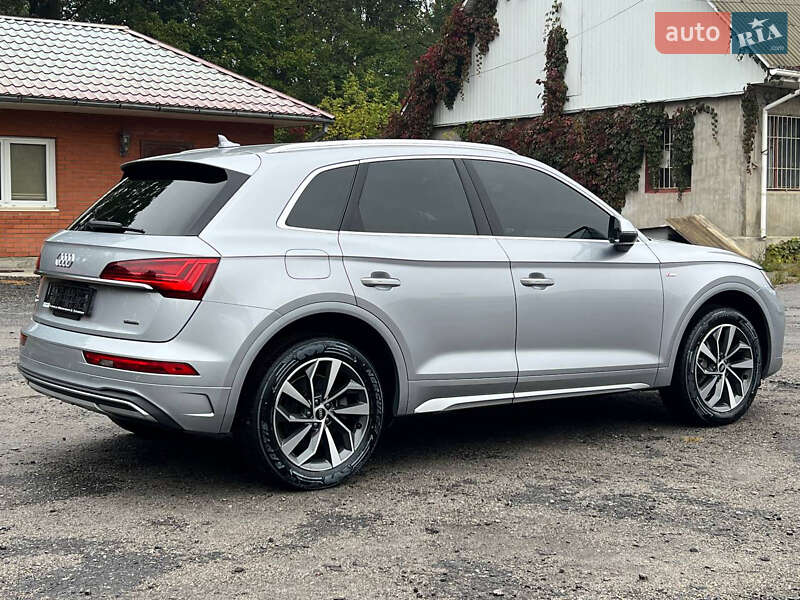 Внедорожник / Кроссовер Audi Q5 2021 в Киеве