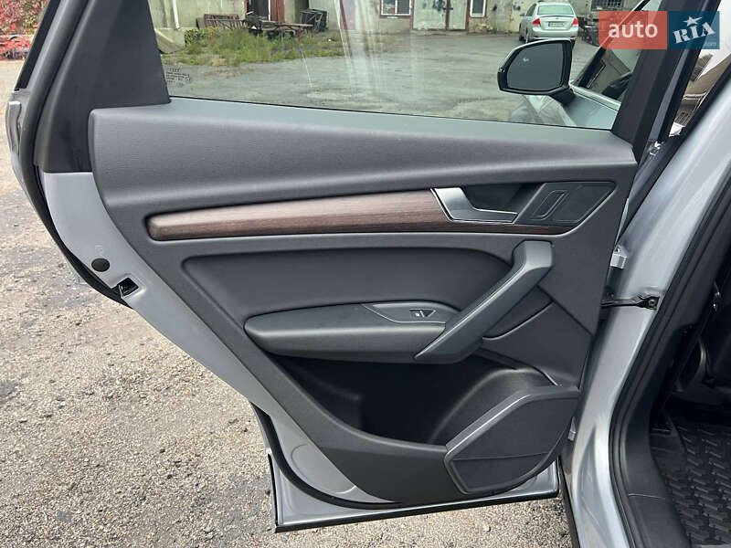 Внедорожник / Кроссовер Audi Q5 2021 в Киеве