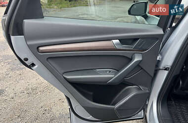 Позашляховик / Кросовер Audi Q5 2021 в 