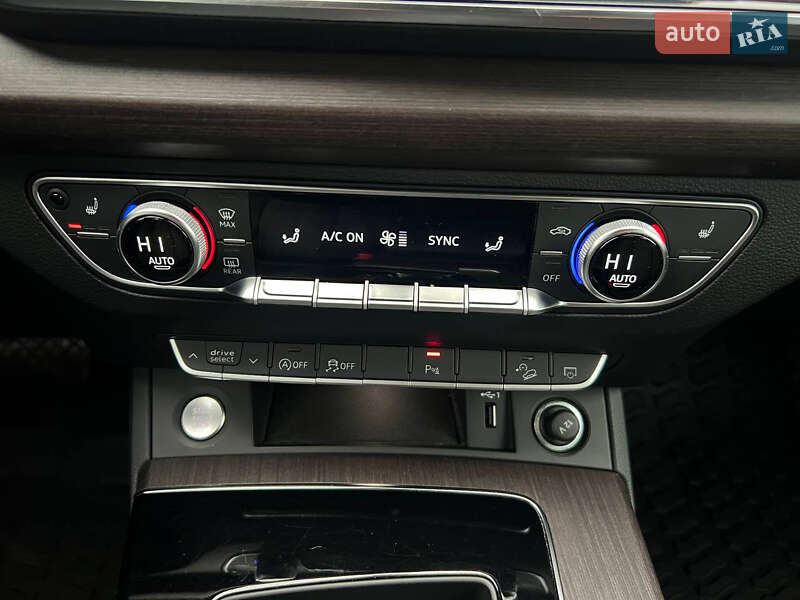 Внедорожник / Кроссовер Audi Q5 2021 в Киеве