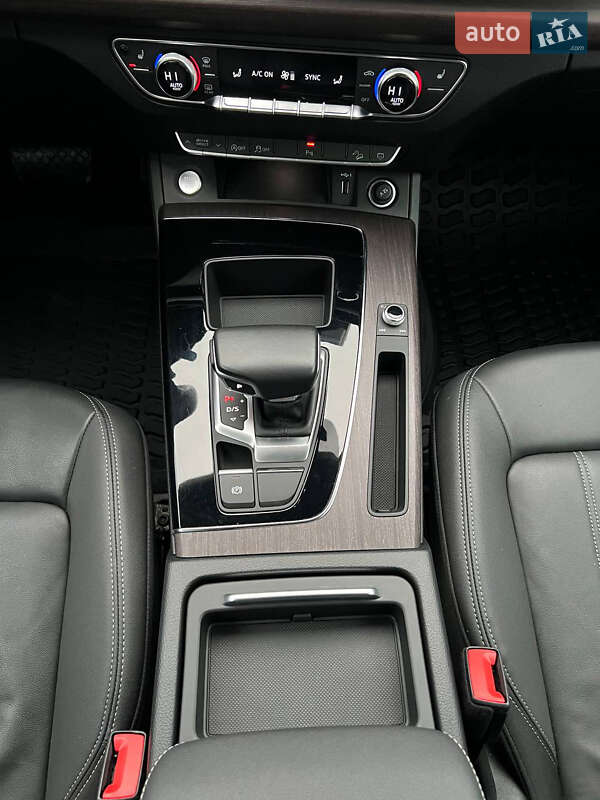 Внедорожник / Кроссовер Audi Q5 2021 в Киеве