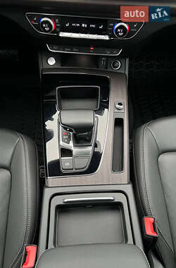 Позашляховик / Кросовер Audi Q5 2021 в 