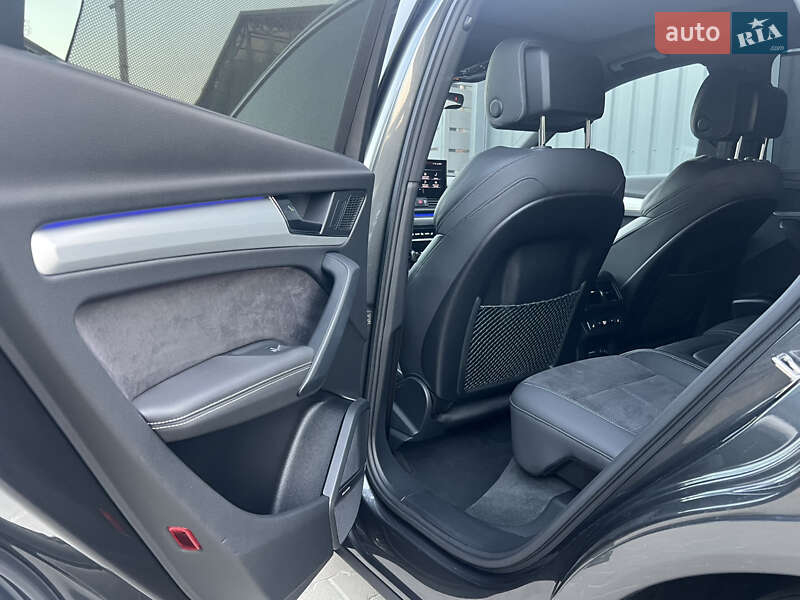 Позашляховик / Кросовер Audi Q5 2021 в Києві