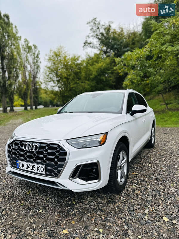 Внедорожник / Кроссовер Audi Q5 2021 в 