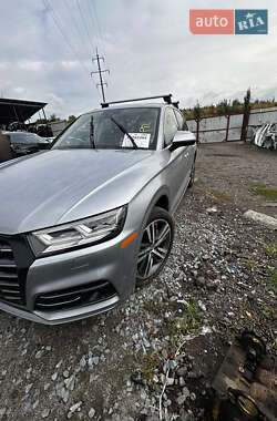 Позашляховик / Кросовер Audi Q5 2020 в 