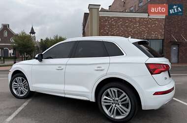 Внедорожник / Кроссовер Audi Q5 2018 в 