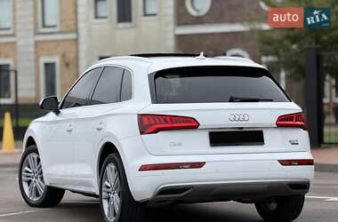 Внедорожник / Кроссовер Audi Q5 2018 в 