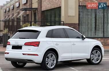 Внедорожник / Кроссовер Audi Q5 2018 в 