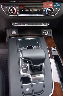 Внедорожник / Кроссовер Audi Q5 2017 в 