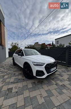 Внедорожник / Кроссовер Audi Q5 2021 в 