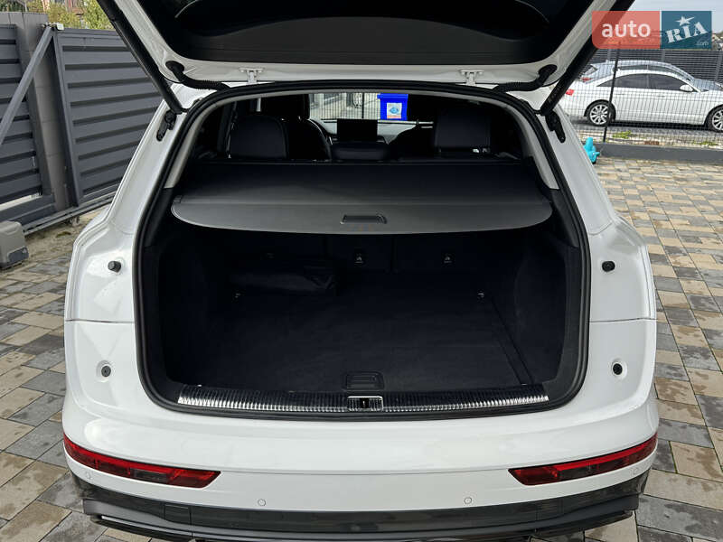 Внедорожник / Кроссовер Audi Q5 2021 в Львове