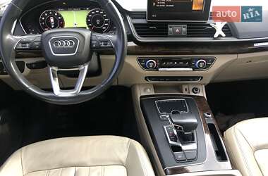 Внедорожник / Кроссовер Audi Q5 2018 в 