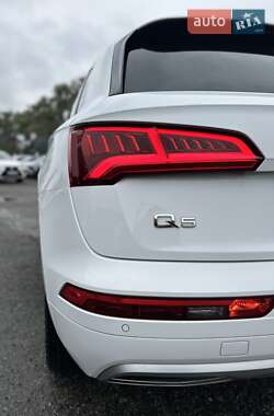 Внедорожник / Кроссовер Audi Q5 2018 в 