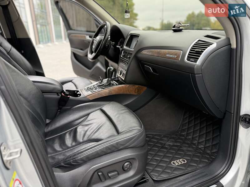 Внедорожник / Кроссовер Audi Q5 2010 в Тернополе