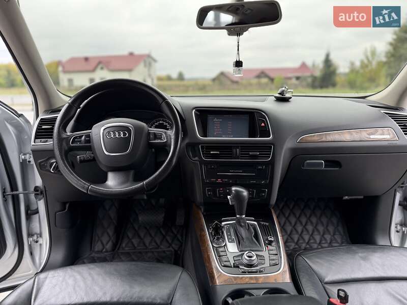 Внедорожник / Кроссовер Audi Q5 2010 в Тернополе