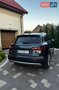 Внедорожник / Кроссовер Audi Q5 2017 в 