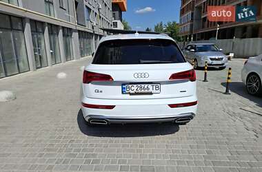 Позашляховик / Кросовер Audi Q5 2021 в 