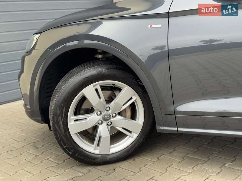 Внедорожник / Кроссовер Audi Q5 2017 в Стрые