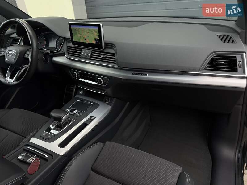 Внедорожник / Кроссовер Audi Q5 2017 в Стрые