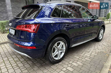 Позашляховик / Кросовер Audi Q5 2018 в 