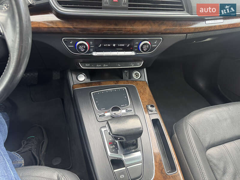 Внедорожник / Кроссовер Audi Q5 2018 в Луцке
