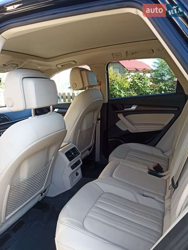 Позашляховик / Кросовер Audi Q5 2021 в Чернівцях