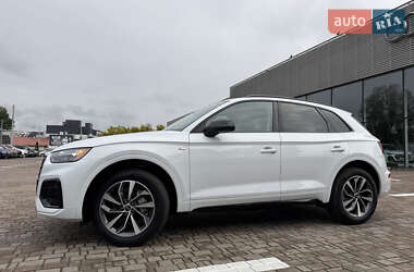 Позашляховик / Кросовер Audi Q5 2023 в 
