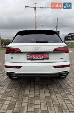 Позашляховик / Кросовер Audi Q5 2023 в 