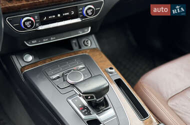 Внедорожник / Кроссовер Audi Q5 2017 в 