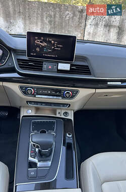 Внедорожник / Кроссовер Audi Q5 2018 в 