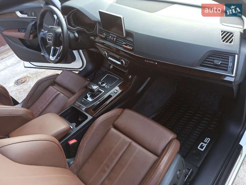Позашляховик / Кросовер Audi Q5 2019 в 