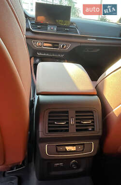 Внедорожник / Кроссовер Audi Q5 2020 в 