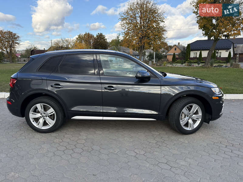 Внедорожник / Кроссовер Audi Q5 2018 в Ровно