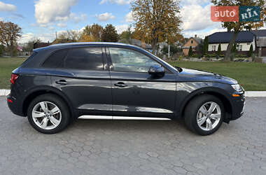 Позашляховик / Кросовер Audi Q5 2018 в 