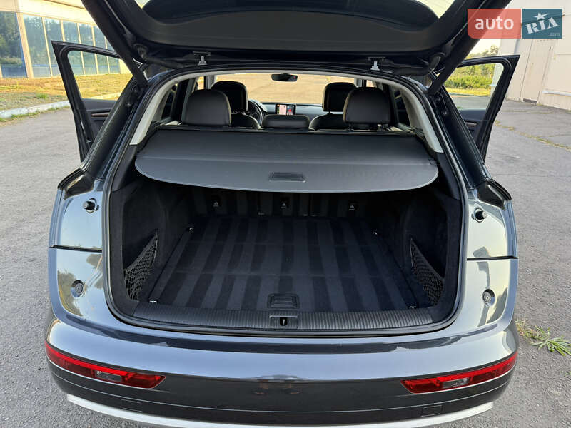 Внедорожник / Кроссовер Audi Q5 2018 в Ровно