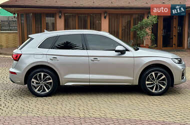 Позашляховик / Кросовер Audi Q5 2021 в 