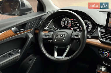 Позашляховик / Кросовер Audi Q5 2021 в 