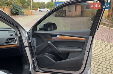 Позашляховик / Кросовер Audi Q5 2021 в 
