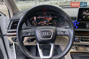 Внедорожник / Кроссовер Audi Q5 2018 в 