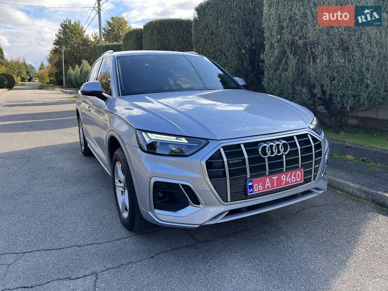 Позашляховик / Кросовер Audi Q5 2020 в Києві