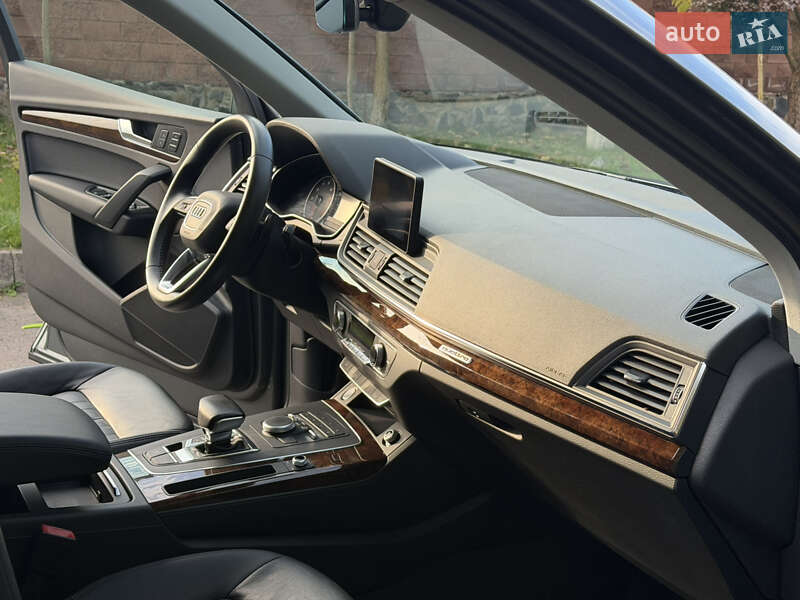 Внедорожник / Кроссовер Audi Q5 2017 в Ровно