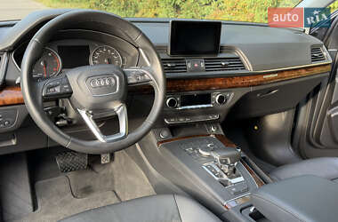 Внедорожник / Кроссовер Audi Q5 2017 в 